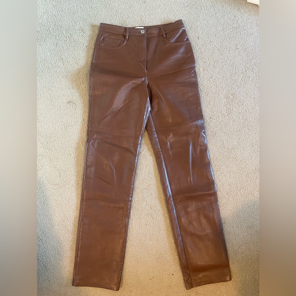 Aritzia ‘Wilfred The Melina Pant’ high waisted vegan leather pant. Size 6
